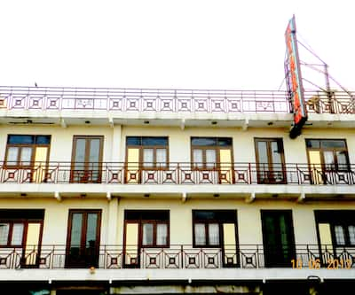 https://imgcld.yatra.com/ytimages/image/upload/t_hotel_yatra_city_desktop/v1467799419/Domestic Hotels/Hotels_New Delhi/Hotel Tara Palace/Hotel_Tara_Palace_Exterior.jpg